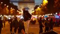 Ola de saqueos y violencia en Farncia. (REUTERS/Stephanie Lecocq)