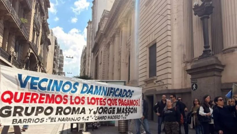 Manifestaciones de damnificados por el grupo Roma en el microcentro de Rosario