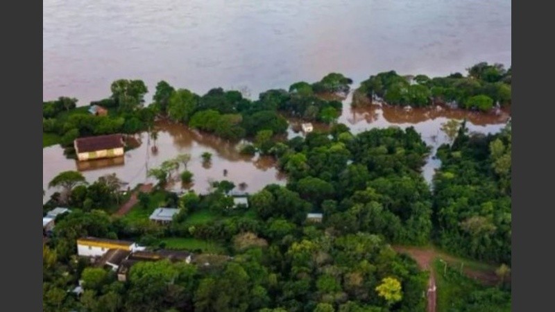 Foto de archivo de una crecida del río Uruguay en Paso de los Libres.