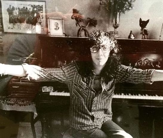 Fito Páez, en la casa de calle Balcarce, donde nacieron sus primeros sueños musicales y comenzó a escribir su historia