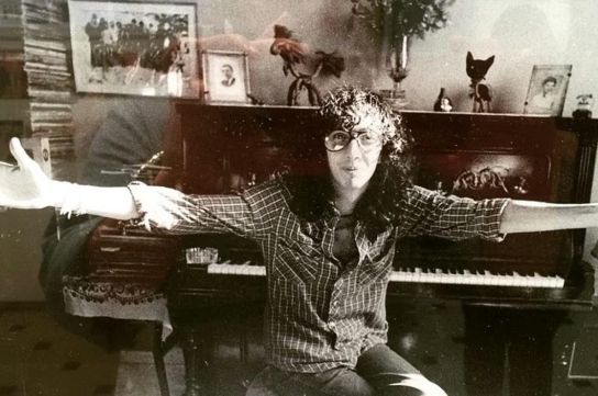Fito Páez, en la casa de calle Balcarce, donde nacieron sus primeros sueños musicales y comenzó a escribir su historia