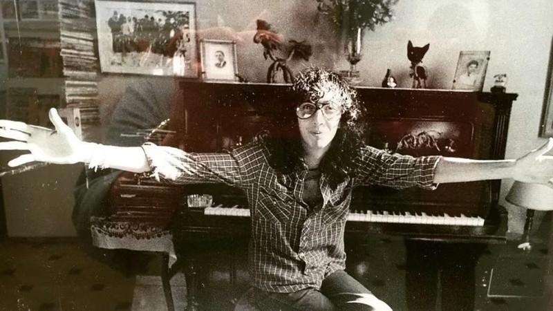 Fito Páez, en la casa de calle Balcarce, donde nacieron sus primeros sueños musicales y comenzó a escribir su historia