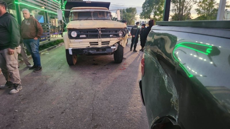 Un camión chocó a cinco vehículos en Circunvalación y Mendoza (Rosario3).