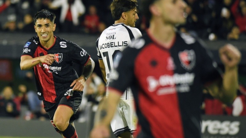 Newell's venció a Central Córdoba en el Coloso.
