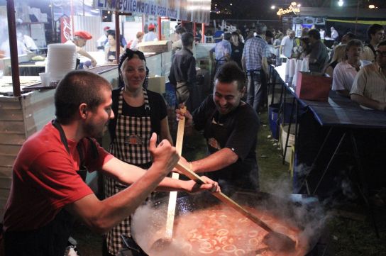De las 54 instituciones, 47 ofercerán gastronomía. (archivo Ana Isla/Rosario3)