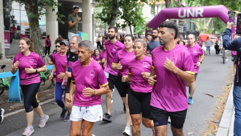 En la última edición corrieron más de 800 personas. (UNR)