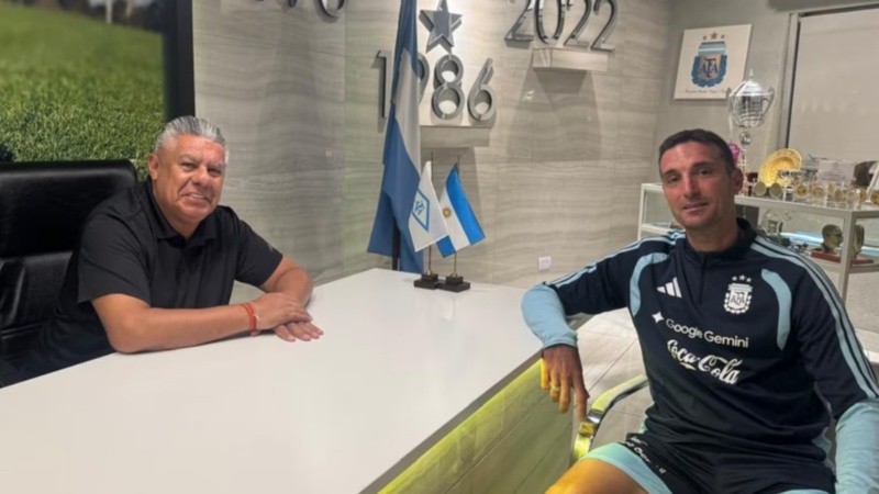 Scaloni, a nada de la firma.