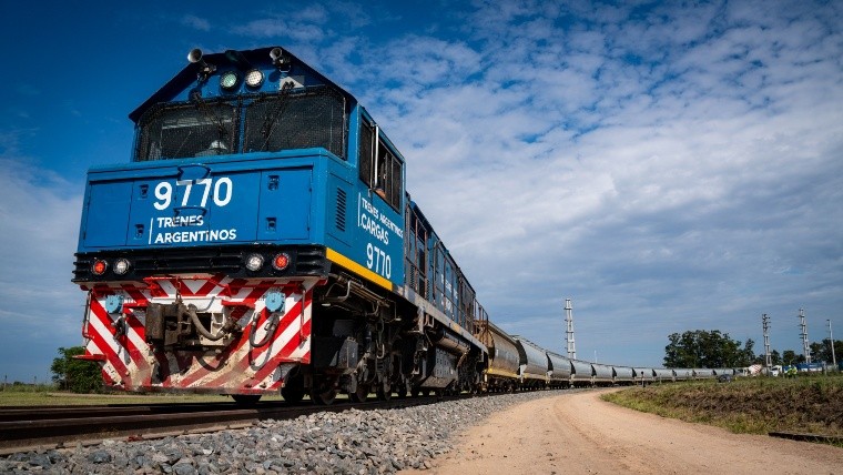 El gobierno pierde un actor de cara a la licitación para mejorar los servicios de los trenes de carga.