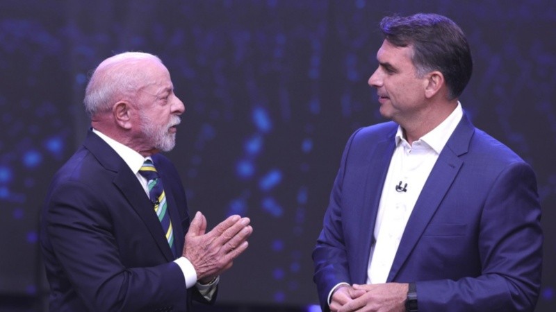 Lula y Flávio el último domingo, en el debate a una semana de la segunda vuelta. (EFE)