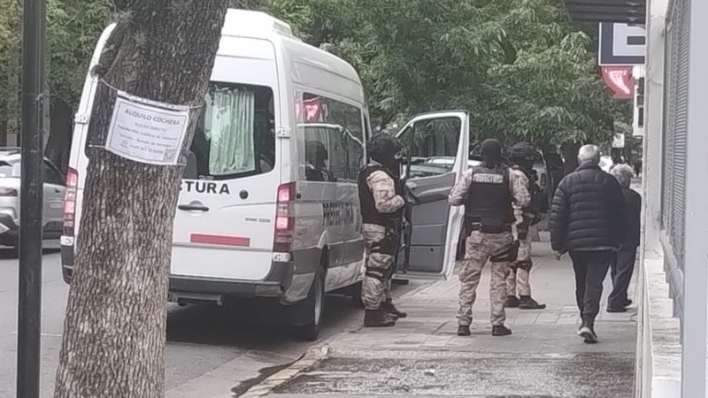 Prefectura irrumpió en dos domicilios en Rosario.