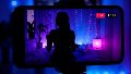 El trabajo sexual virtual crece en Argentina (Imagen generada con IA).