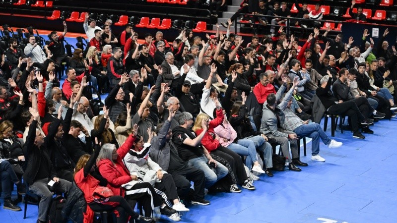 Unos 350 socios participaron de la asamblea en el estadio cubierto rojinegro.