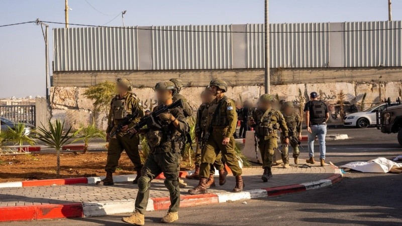 &nbsp;Soldados de las FDI y agentes de la Policía de Fronteras de Israel inician operaciones ofensivas en la zona de Hebrón (EFE)