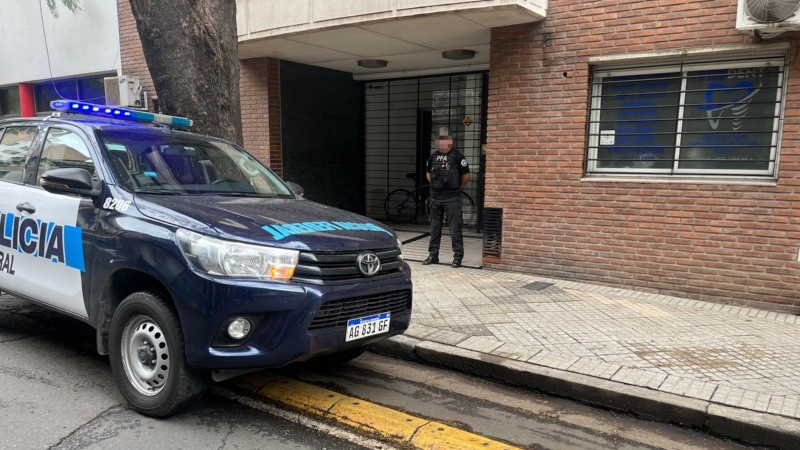 El departamento de Buenos Aires al 1300 allanado este jueves.