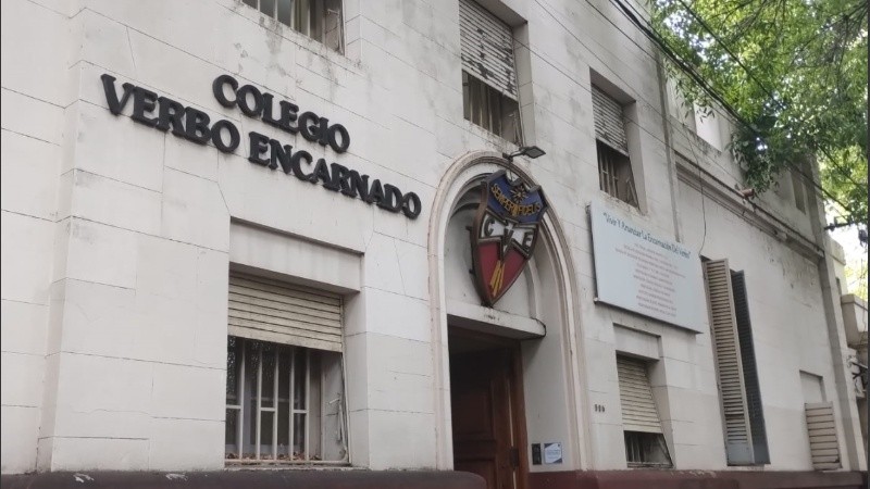 El colegio está ubicado en La Paz al 500.