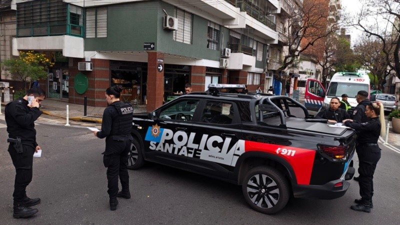 Personal policial y del Sies trabajan en el lugar.