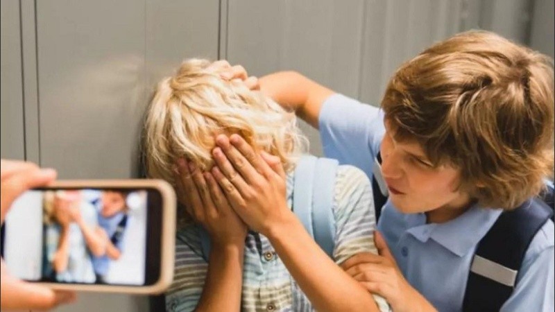 Raspall advirtió que la vida digital es parte inseparable de la vida real y sus consecuencias pueden ser profundamente dañinas para la salud mental de quienes sufren estos ataques.
