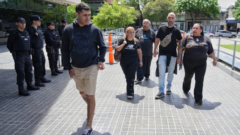 La familia mostró su disconformidad tras las condenas a los acusados. (Alan Monzón/Rosario3)