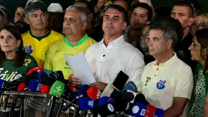 Flávio Bolsonaro aún no reconoció la derrota electoral.