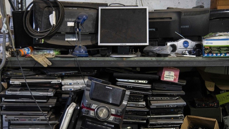 Se reciben CPUs, notebooks, teclados, monitores y parlantes, entre otros. (Municipalidad/S.Moriconi)