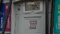 Cada petrolera podrá elegir el color del cartel, que deberá pegarse cerca del surtidor. (Alan Monzón/Rosario3)