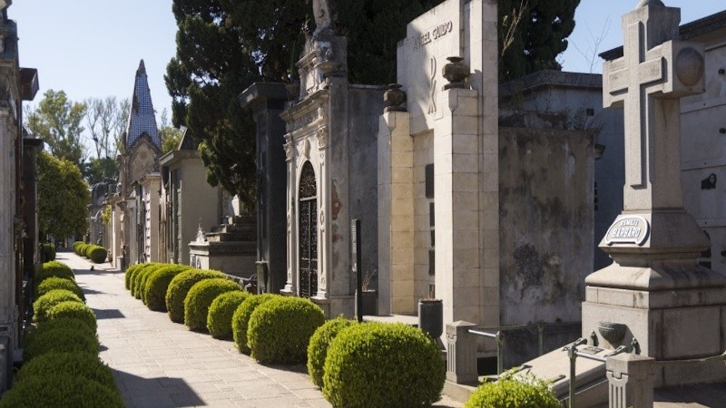 El cementerio El Salvador está ubicado a metros del Parque de la Independencia.