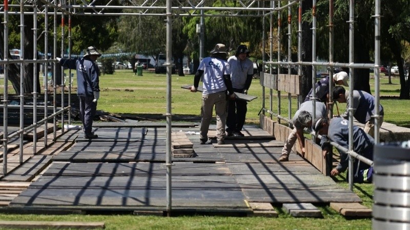 Este año, se capacitó a los responsables de cada stand con enfoque en situaciones de clima adverso. (Alan Monzón/Rosario3)