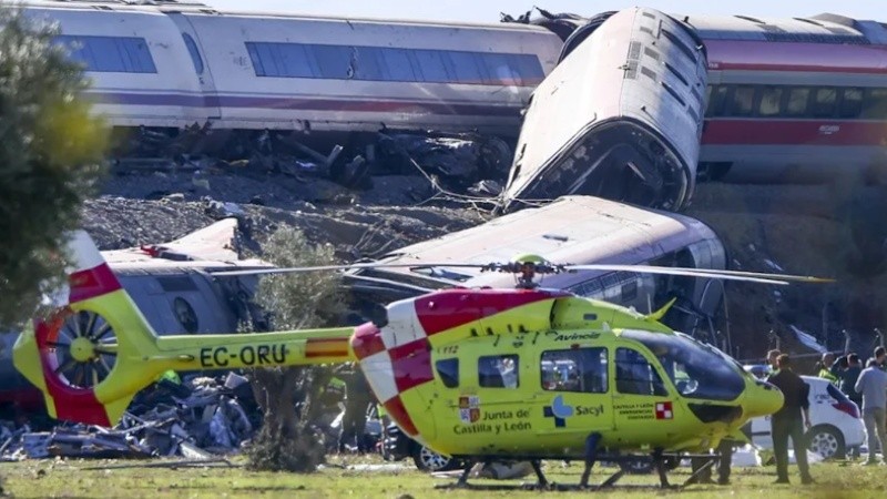 Dos trenes de alta velocidad, uno de Renfe y otro de Iryo, colisionaron esta mañana (EFE/Ismael Herrero)
