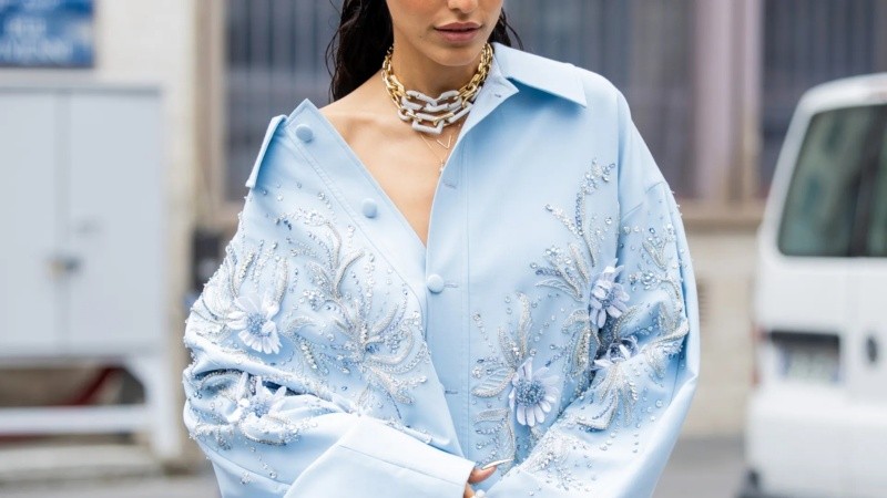 Con distintos materiales, formas y largos, los collares ganan protagonismo esta temporada.