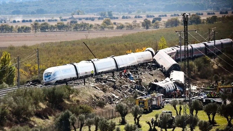 Cancillería confirmó al menos una víctima fatal argentina en el trágico accidente ferroviario de España.
