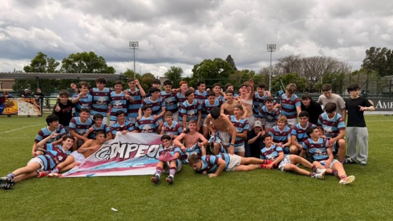 Atlético del Rosario compartió título en M16 con Gimnasia y Esgrima.