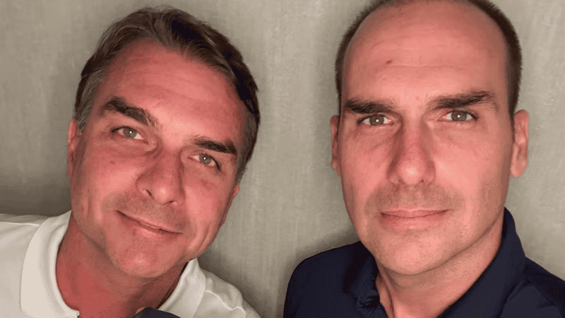 Flávio junto a su hermano Eduardo Bolsonaro en Estados Unidos. (@bolsonarosp)