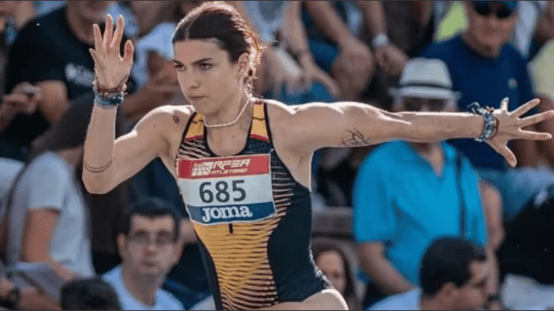La atleta se destacaba especialmente en salto en largo.