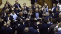 Uno de los diputados involucrados sufrió una hemorragia nasal.