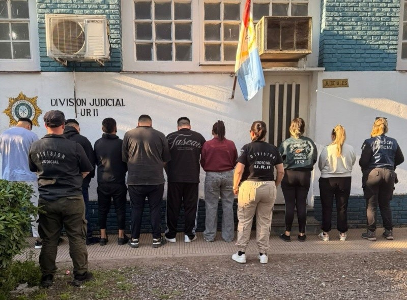 Los aprehendidos en la redada de División Judiciales.
