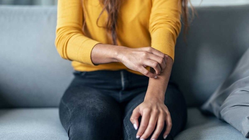 Las dificultades para acceder a consultas y medicamentos, junto con el impacto emocional, también forman parte de la realidad de quienes conviven con esta condición crónica.