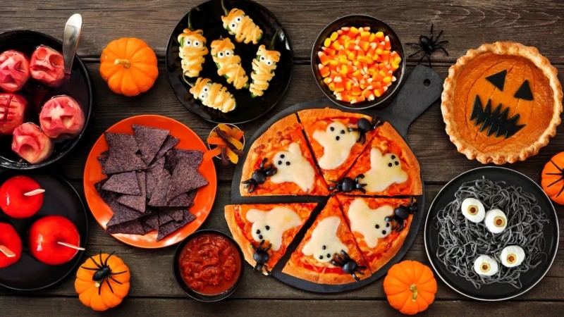 Con ingredientes simples y un poco de creatividad, es posible preparar bocaditos terroríficos para compartir en familia.
