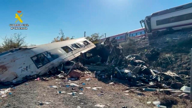Un tren AVE chocó contra la parte trasera de un&nbsp;Iryo. (Foto: EFE / Guardia Civil)