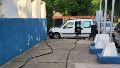 El utilitario de la firma rosarina incautado en Funes; hay tres demorados.