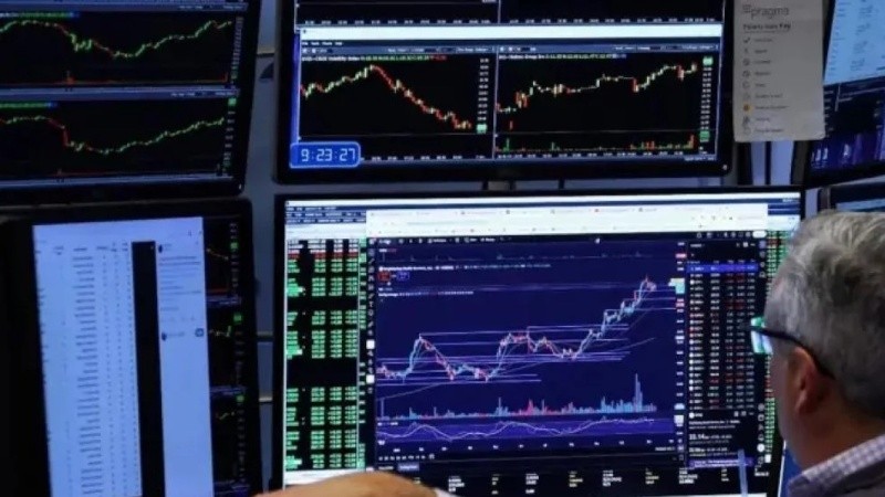 Argentina terminó octubre con una nueva señal de tensión.