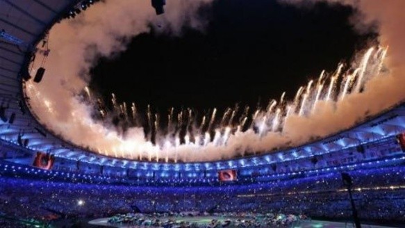 Fuegos artificiales en el Maracaná.