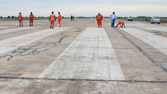 La pista del aeropuerto en obras.