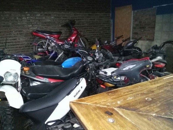 El ingreso a la Comisaría 18ª con más de 20 motos. 