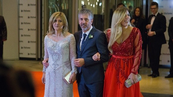La alfombra roja se llenó de famosos este viernes en el City Center.