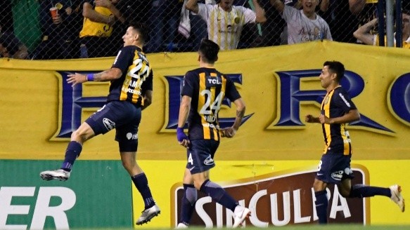 Zampedri grita el 1-0 en el primer tiempo.