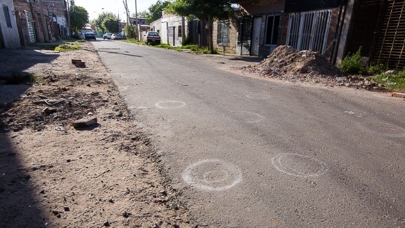 La balacera dejó marcas en el barrio. (Alan Monzón/Rosario3.com))