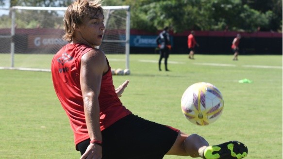 Jerónimo Cacciabue entra a la cancha esta noche. 
