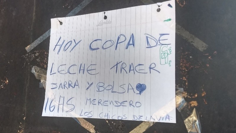El cartel avisa sobre la merienda