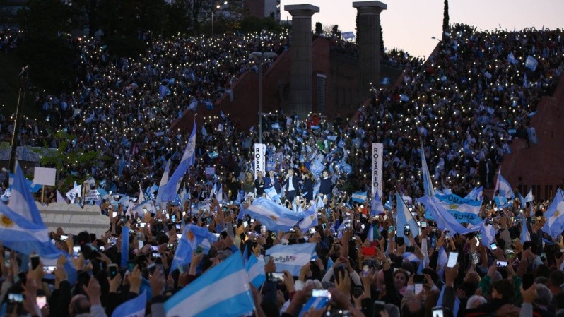 Mucha gente fue al acto de Macri en Rosario. (Alan Monzón/Rosario3)