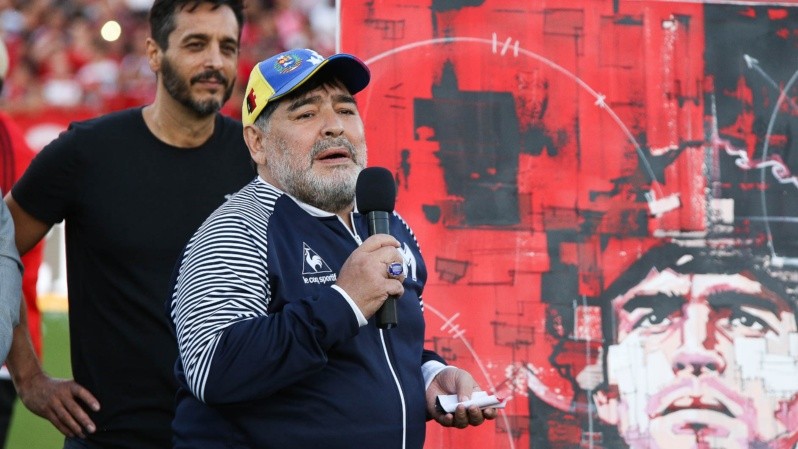 Diego habló con los hinchas. Les agradeció tanto afecto. (Alan Monzon / Rosario3)